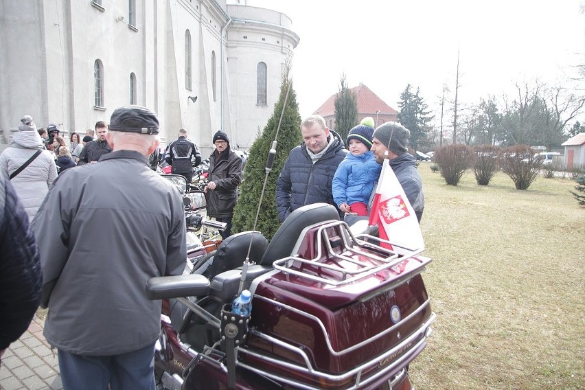 Głośno i tłumnie było w Wielką Sobotę na tradycyjnej...