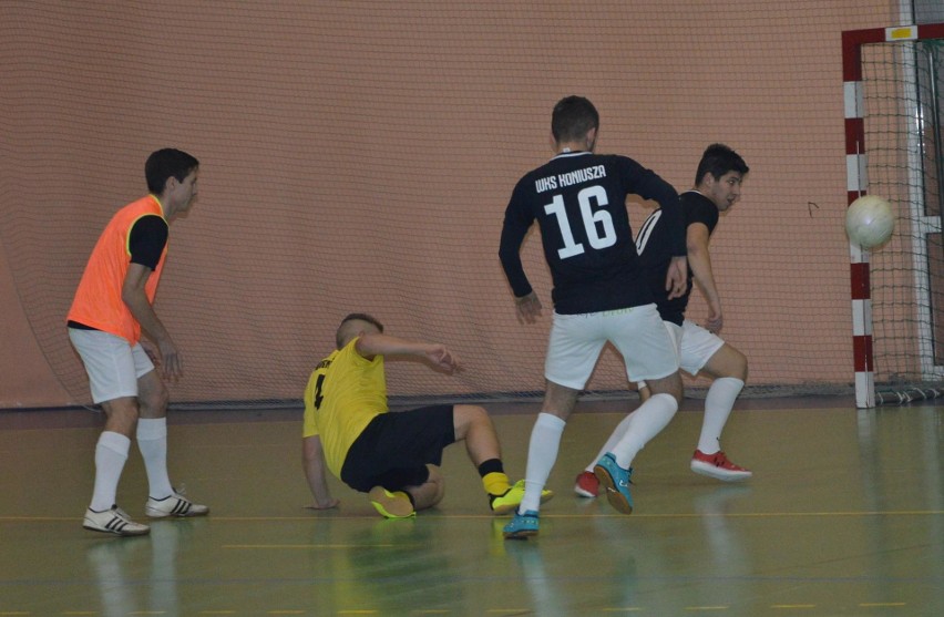 Proszowicka liga futsalu. Amplus obronił tytuł