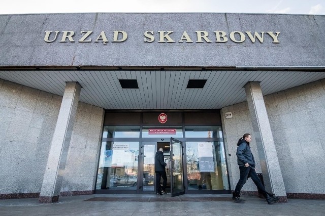 Nawet 20 milionów Polaków otrzyma zwrot podatku za 2022 rok. Sprawdziliśmy, jak długo czeka się na pieniądze ze skarbówki.Na kolejnych slajdach prezentujemy wyliczenia zwrotu podatku >>>