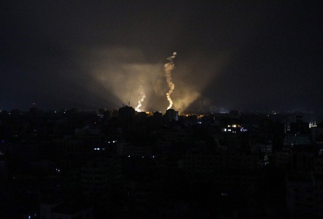 Strefa Gazy znów bombardowana przez Izrael. Wciąż nie wiadomo ile osób zginęło w nocnych atakach