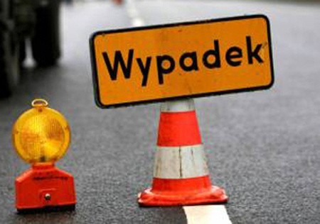 Tajemniczy wypadek na Paderewskiego. Audi uderzyło w słup, a kierowca uciekł [zdjęcia, FILM]