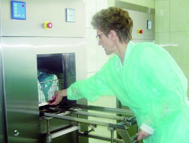 Urządzenia do sterylizacji narzędzi medycznych są bardzo nowoczesne i w pełni skomputeryzowane &#8211; mówi Zofia Abrycka z sejneńskiego szpitala