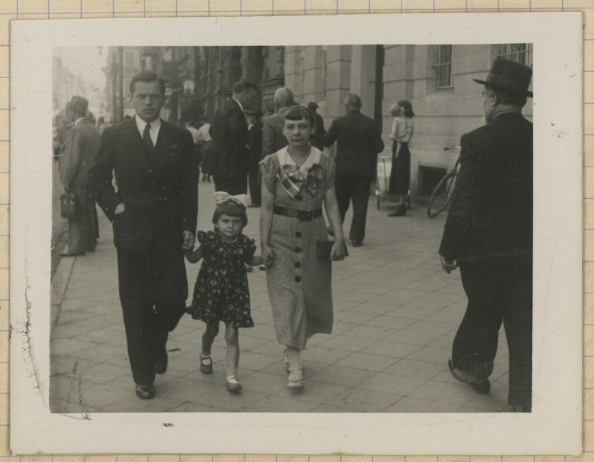 Sylwia Dullin z mamą Eleonorą i tatą Edmundem na spacerze...