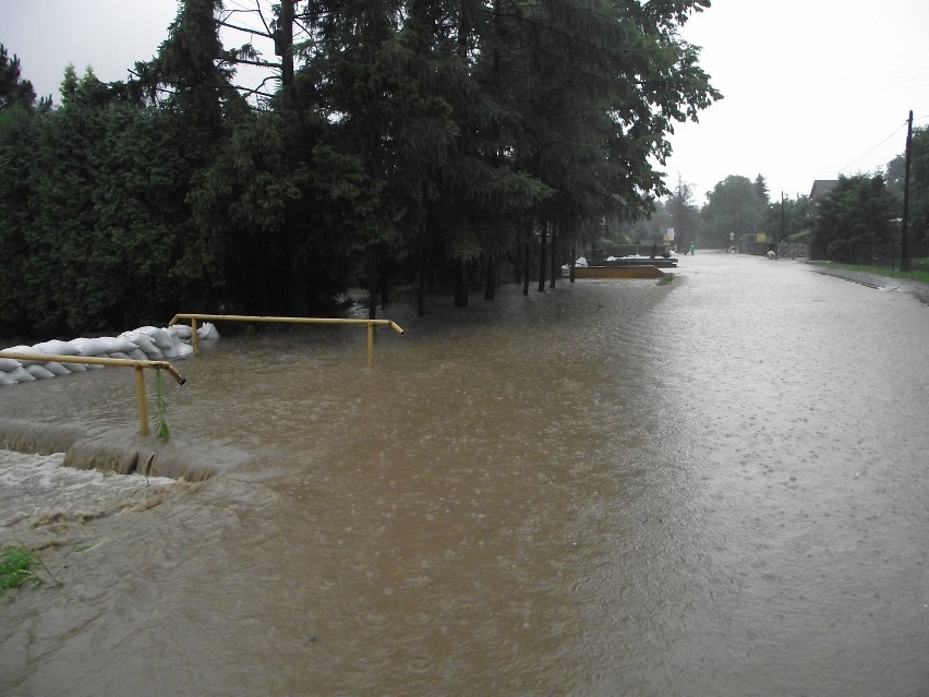 Powódż w 2013 r. Potok Goczałkowicki wylał i zalał część...