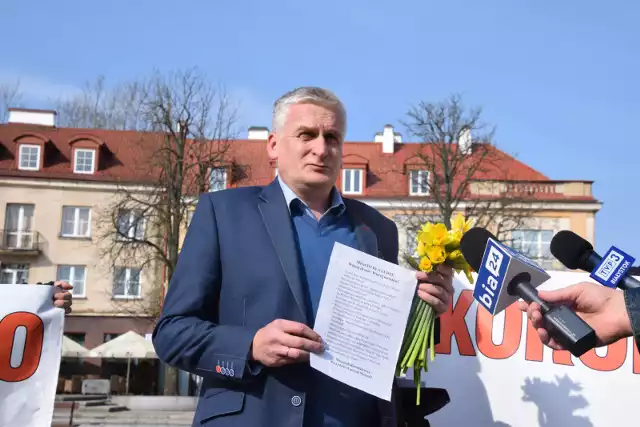 Wojciech Koronkiewicz ogłosił swój start w wyborach na prezydenta 1 kwietnia 2017 roku.