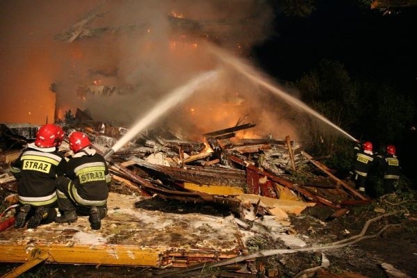 Spaliły się Zakłady Mięsne JBB w Łysych. Nawet 1500 ludzi może stracić pracę.