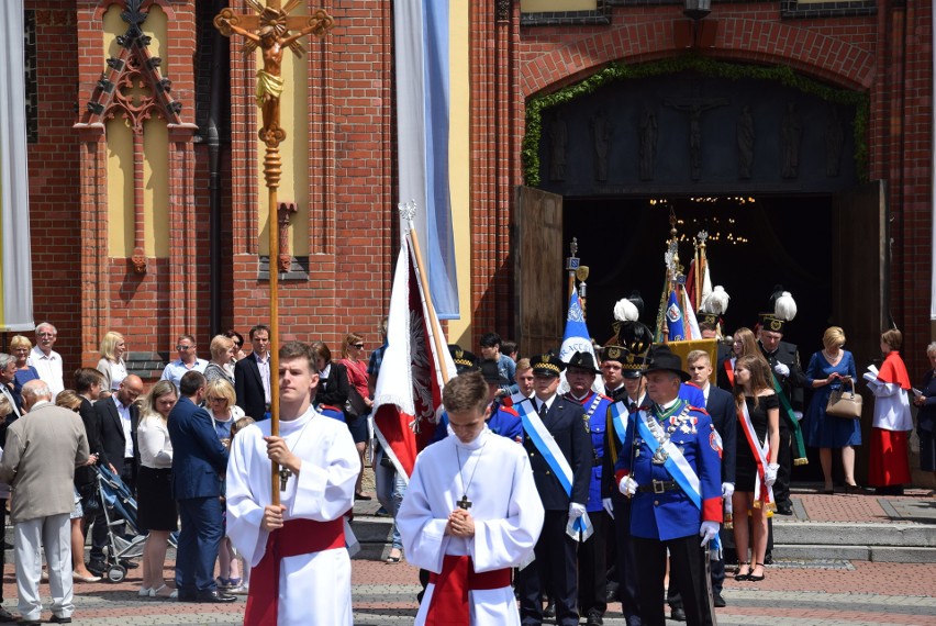 Arcybiskup Wiktor Skworc poświęcił sztandar Rybnika