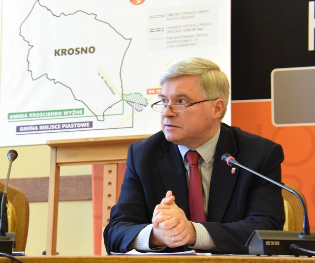 Prezydent Piotr Przytocki przekonuje, że na włączeniu obszaru do Krosna skorzystają także mieszkańcy powiatu