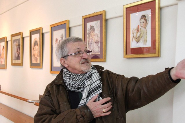 Artysta Marek Stefaniak na swojej wystawie prezentuje w klubie "Słoneczko"kilkadziesiąt pięknych namalowanych igłą obrazów o kobietach.