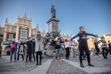 Kraków. Zatańczyli na Rynku Głównym w proteście przeciwko przemocy [ZDJĘCIA]