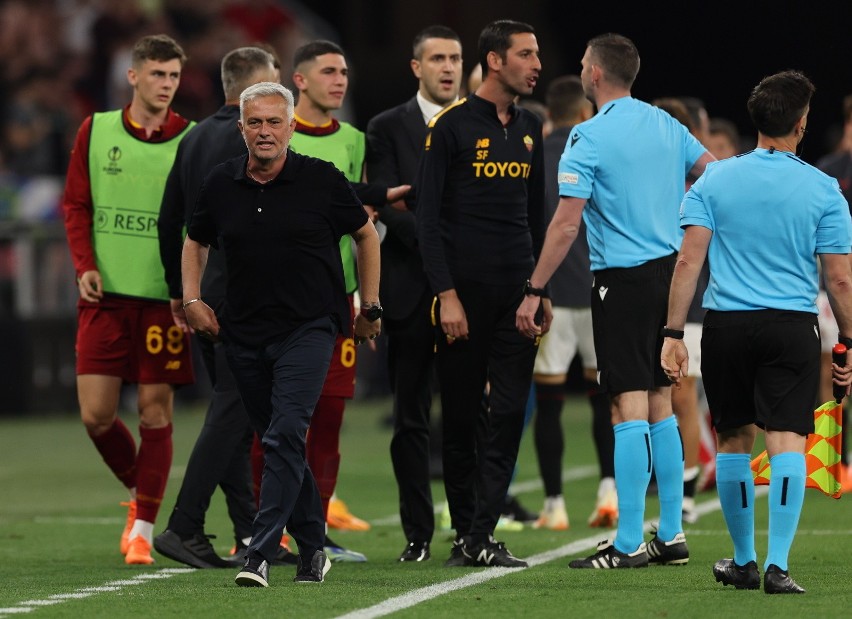 Jose Mourinho kipiał ze złości po krzywdzących Romę, jego...