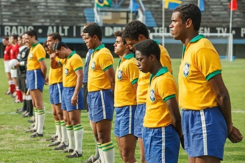 Pelé urodził się w 1940 roku w biednej brazylijskiej...