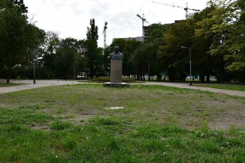Park Moniuszki w pobliżu Nowego Centrum Łodzi wygląda bardzo...