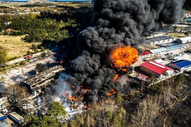 Pożar w Nowinach. zdjęcie z drona.