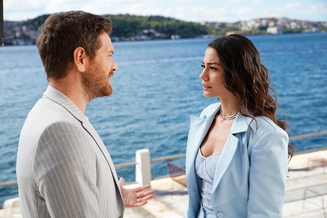 Zobacz streszczenia odcinków serialu "Miłość i przeznaczenie" na dwa tygodnie! To wydarzy się w kwietniu w tureckiej produkcji. ▶▶