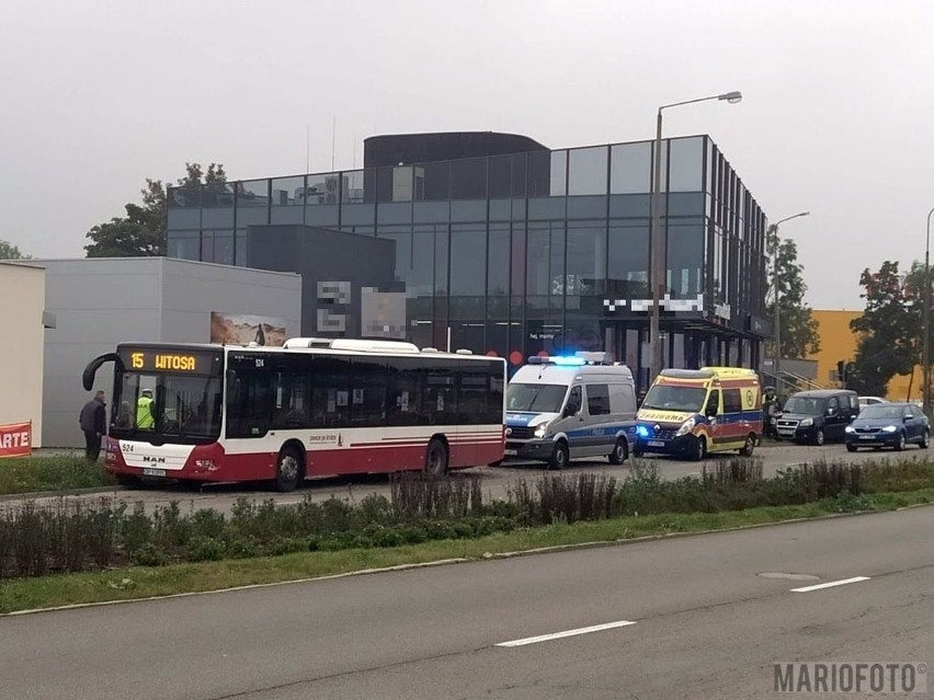 Zderzenie autobusu MZK z fiatem na Horoszkiewicza w Opolu....