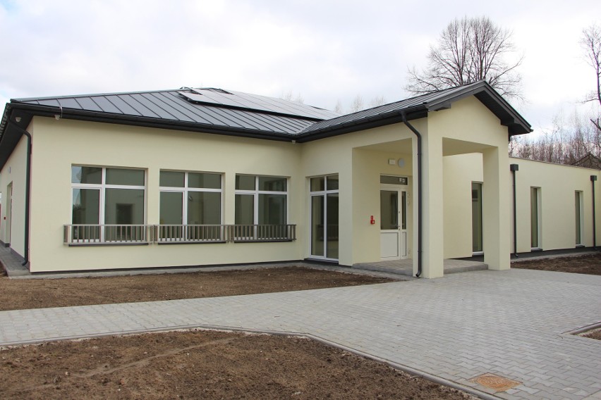 Zakończyła się rozbudowa Szkoły Podstawowej we Wrzosie w gminie Przytyk. Są nowe sale, instalacja fotowoltaiczna. Zobacz zdjęcia