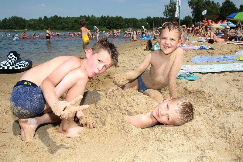 Tłumy nad zalewm w Borkowie