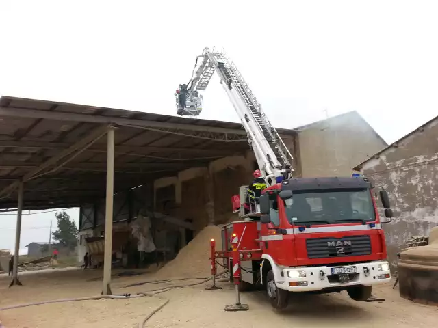 Pożar wybuchł w zakładzie produkującym brykiet w Nowym Kurowie.