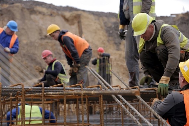 Budowa biurowców .KTW trwa. Rozpoczęty ponad 100 dni temu proces budowy pierwszego z biurowców – budynku .KTW I potrwa dwa lata. Przez pierwsze 6 miesięcy prowadzone są jednak prace dla dwóch biurowców – powstają trzy kondygnacje podziemne przeznaczone głównie na parking.