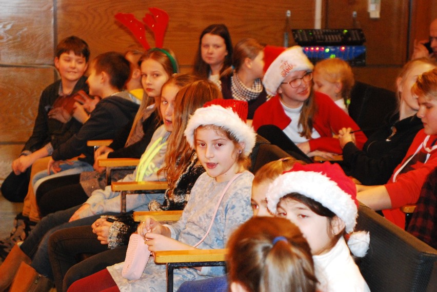 Ruda Śląska: Nauczyciele zagrali fantastyczny koncert mikołajkowy [ZDJĘCIA]