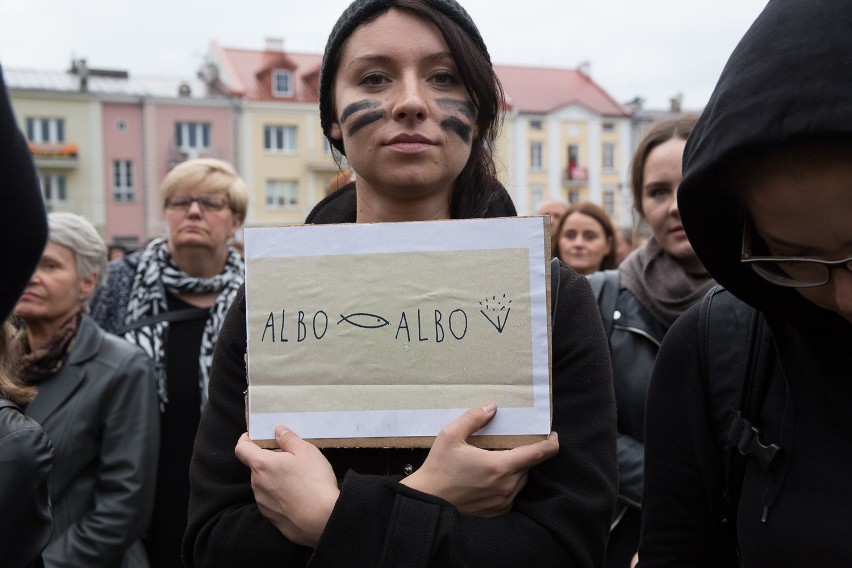 Kobiety maszerowały w milczeniu. Jednak wiele z nich...