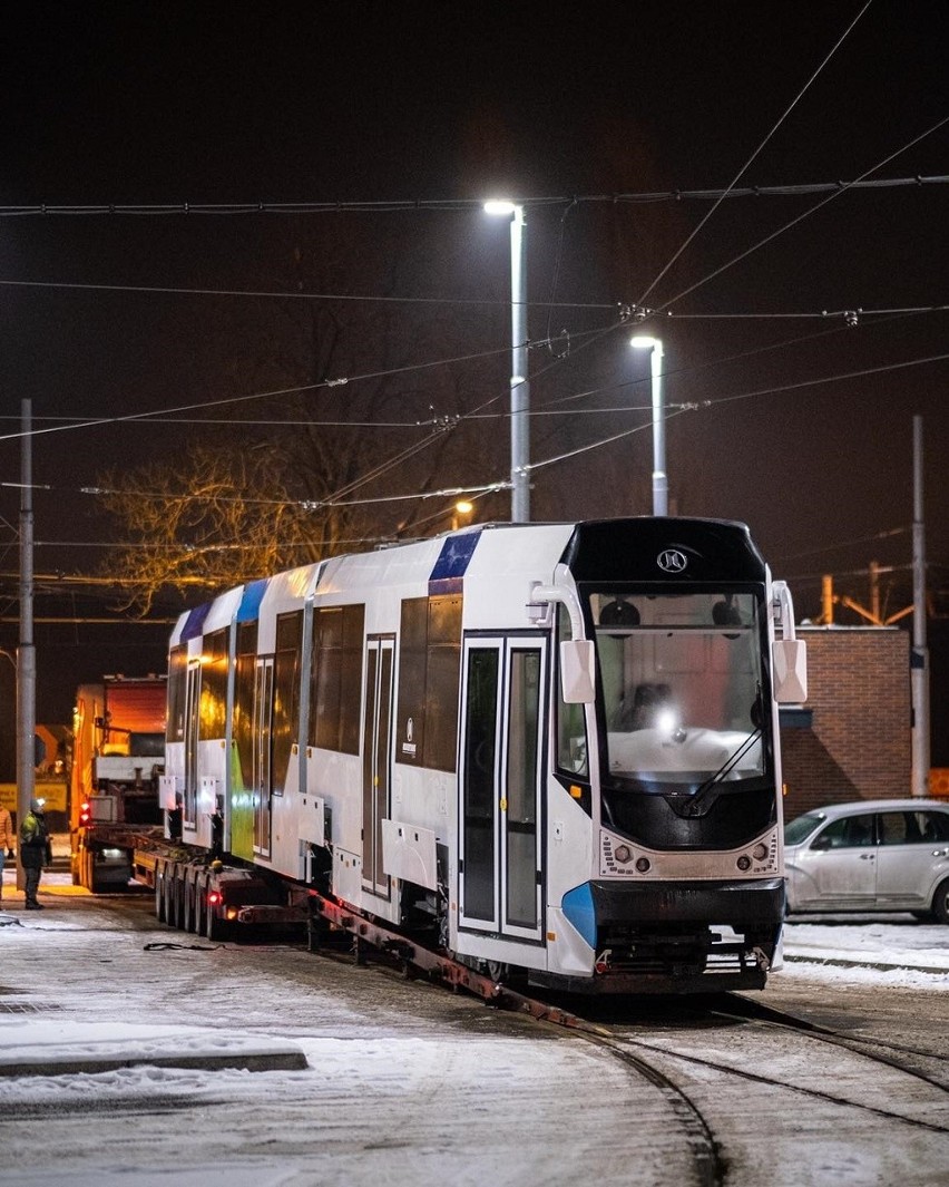 Kolejny dwustronny tramwaj dotarł do zajezdni Pogodno