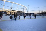 Świąteczna ślizgawka w Parku Śląskim. Na łyżwach pojeździsz tuż obok Stadionu Śląskiego ZDJĘCIA