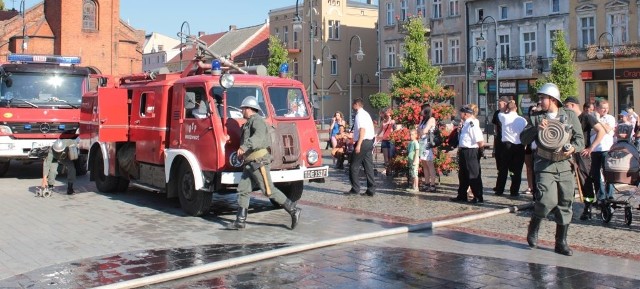 Festyn strażacki z okazji 140-lecia OSP Wąbrzeźno Strażacy zaprezentowali pokaz gaszenia pożarów.