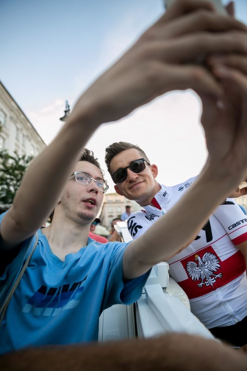 Piękna prezentacja przed Tour de Pologne, kolarze już w Krakowie [ZDJĘCIA]