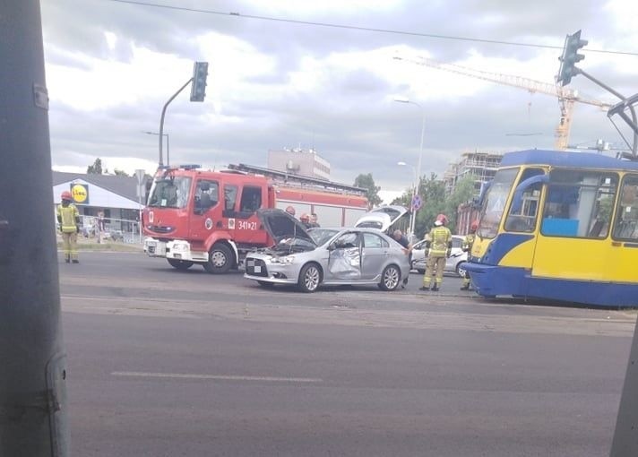 Wypadek na Szosie Lubickiej w Toruniu. Zderzenie samochodu