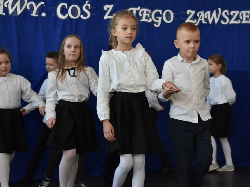 Obchody 50. rocznicy nadania iumienia Szkole Podstawowej w Niegardowie