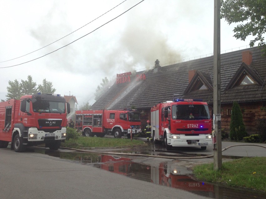 Bolesław. Ogromny pożar karczmy Bida. Z ogniem walczyło 30 zastępów straży pożarnej