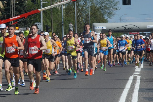 W 7. Biegu 10 km Szpot Swarzędz wzięło udział ok. 2,5 tys. biegaczy.