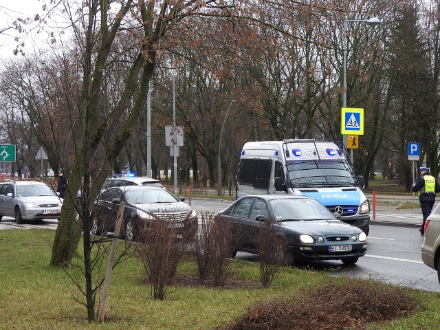 Utrudnienia w ruchu w kierunku centrum od Ronda Lussy, jeden pas w kierunku galerii Jurowieckiej zablokowany.