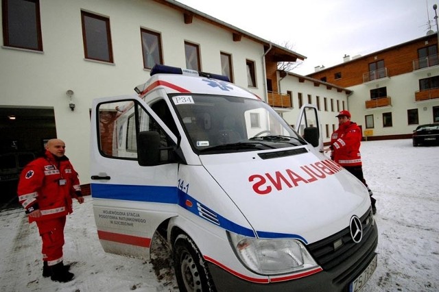 Ratownicy już przed nową siedzibą pogotowia przy ul. Żurawiej. Mają tu zdecydowanie więcej miejsca niż w szpitalu.