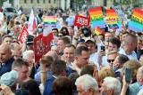 Andrzej Duda w Lublinie. „Stoję pod flagą biało-czerwoną" - mówił do „rodaków pod tęczowymi". Zobacz zdjęcia i wideo