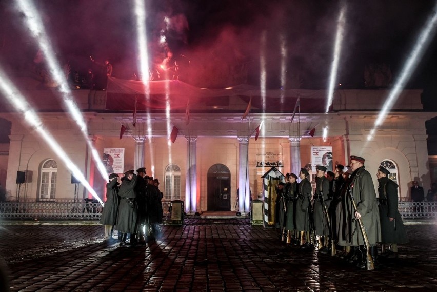 Inscenizacja walk powstańczych na Starym Rynku