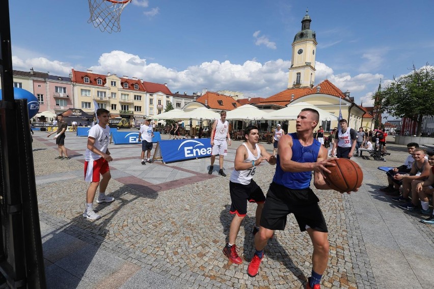 Na Rynku Kościuszki odbył się turniej ulicznej koszykówki...