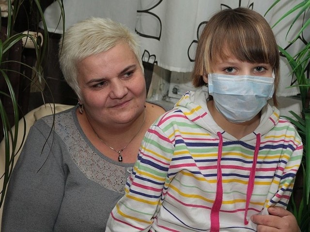 Pani Wiesława, mama Wiolety, zapewnia, że jej córka ma w domu lepszą opiekę niż w szpitalu.