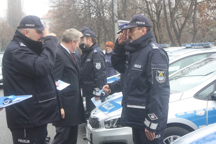 Policjanci dostali nowe radiowozy