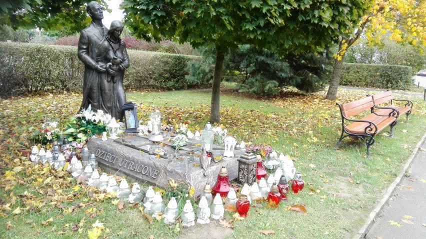 Pomnik dzieci utraconych na Nowym Cmentarzu w Słupsku
