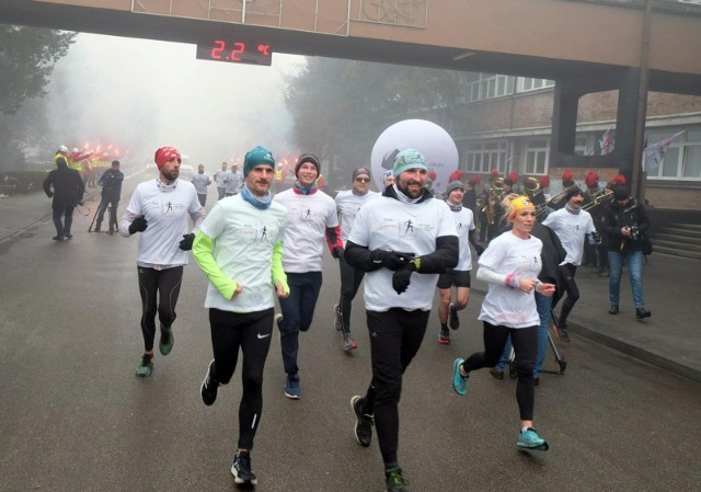 W Biegu Pamięci biegacze rywalizowali na trasie z Bierunia do Lędzin   Zobacz kolejne zdjęcia. Przesuwaj zdjęcia w prawo - naciśnij strzałkę lub przycisk NASTĘPNE