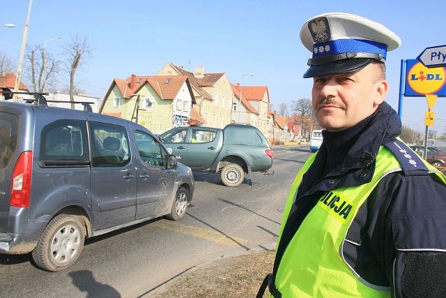 - Skrzyżowanie jest prawidłowo oznakowane. Problemem są kierowcy, którzy nie patrzą na znaki - twierdzi asp. sztab. Piotr Szczepanik, szef międzyrzeckiej "drogówki&#8221;.