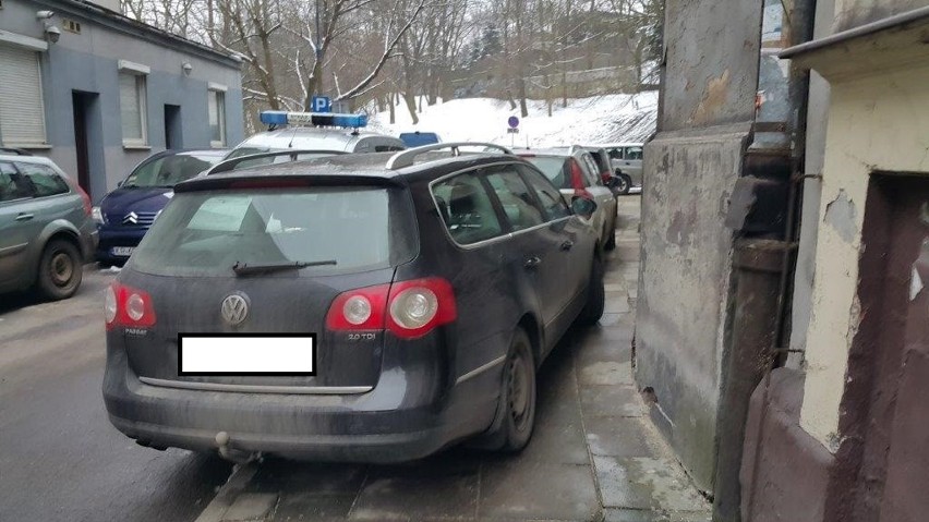 Kraków opanowany przez "mistrzów parkowania" [ZDJĘCIA]
