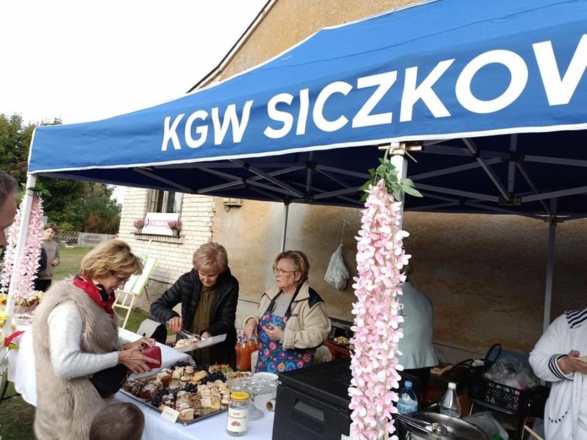 Święto Pieczonego Ziemniaka w Siczkach w gminie Jedlnia-Letnisko. Było dużo smakołyków oraz atrakcji. Zobacz zdjęcia