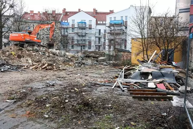 W styczniu 2021 roku zniknęły pawilony handlowe, które od kilkudziesięciu lat stały przy centralnym odcinku ulicy Parkowej w Szczecinie