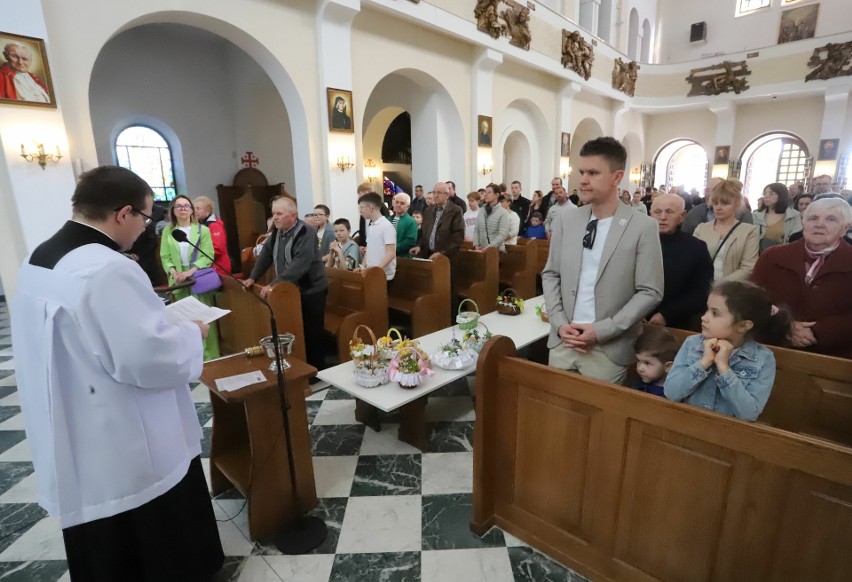 Tradycyjne święcenie pokarmów w parafii świętego Stefana w Radomiu. Zobacz zdjęcia 