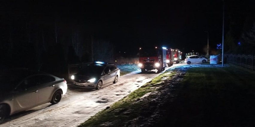 W Łosinie koło Słupska policjanci i strażacy poszukiwali...
