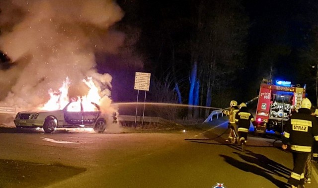 Pożar osobówki w miejscowości Obidza koło Nowego Sącza